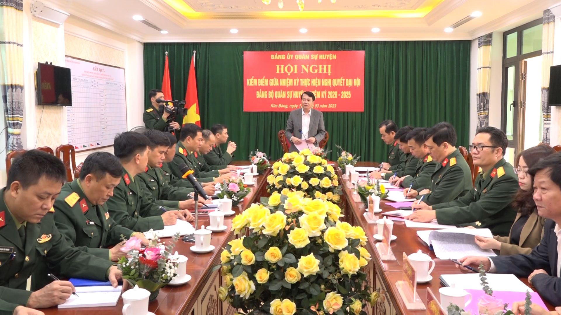 đang bô quân sư kim bang kiêm điêm giưa nhiêm ky- đc bi thư huyên uy phat biêu tai hôi nghi.jpg