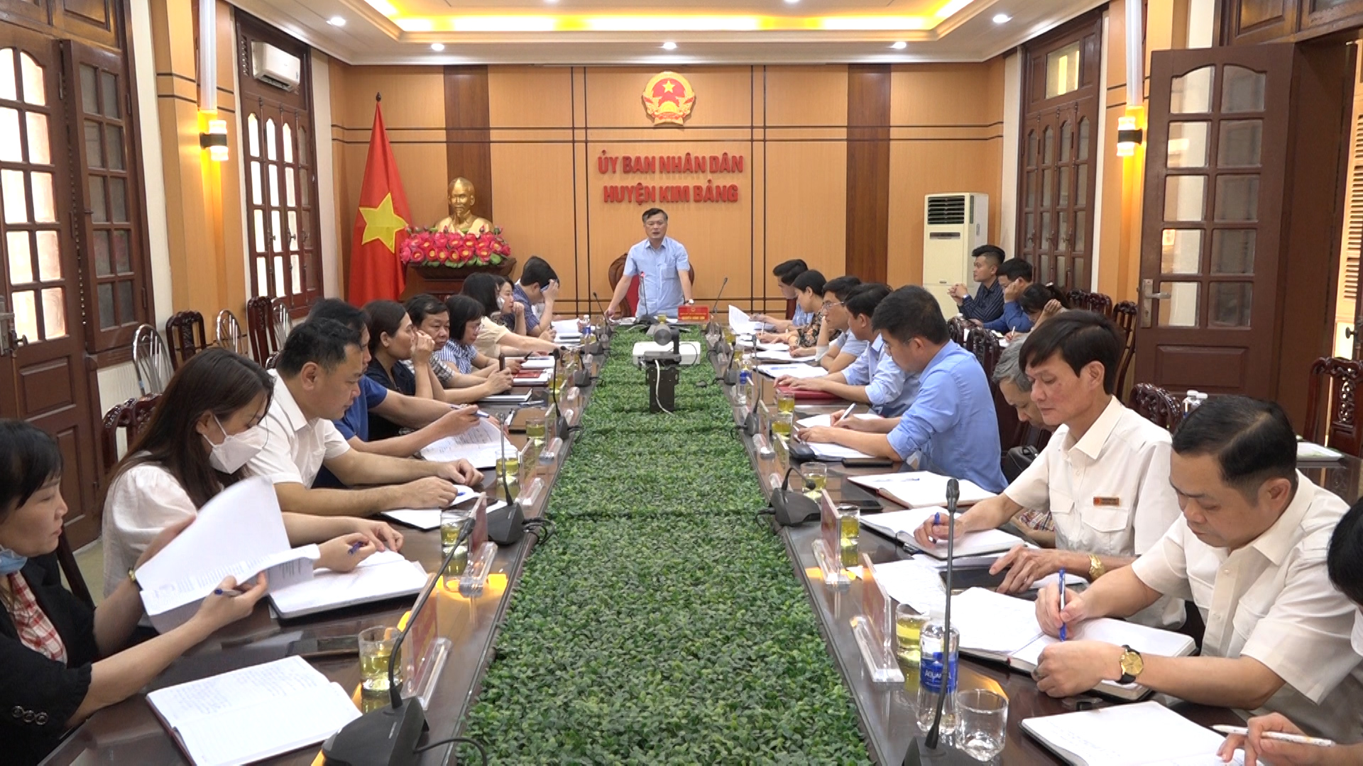 ĐC Nguyễn Hùng Sơn, HUV, Phó chủ tịch UBND huyện phát biểu kết luận hội nghị giao ban.jpg