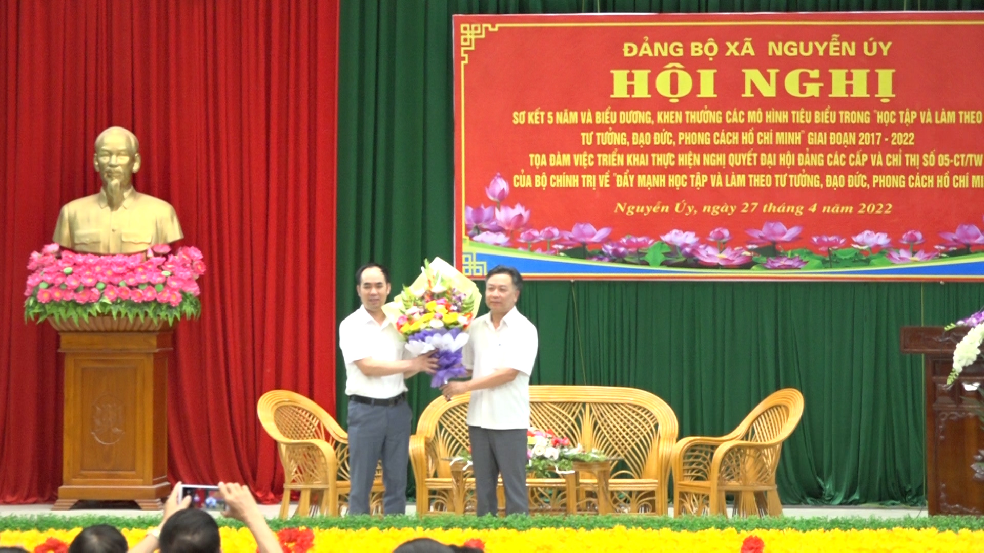 ld huyen tang hoa hoi nghi toa dam trien khai thuc hien cac nghi quyet xa nguyen uy.jpg