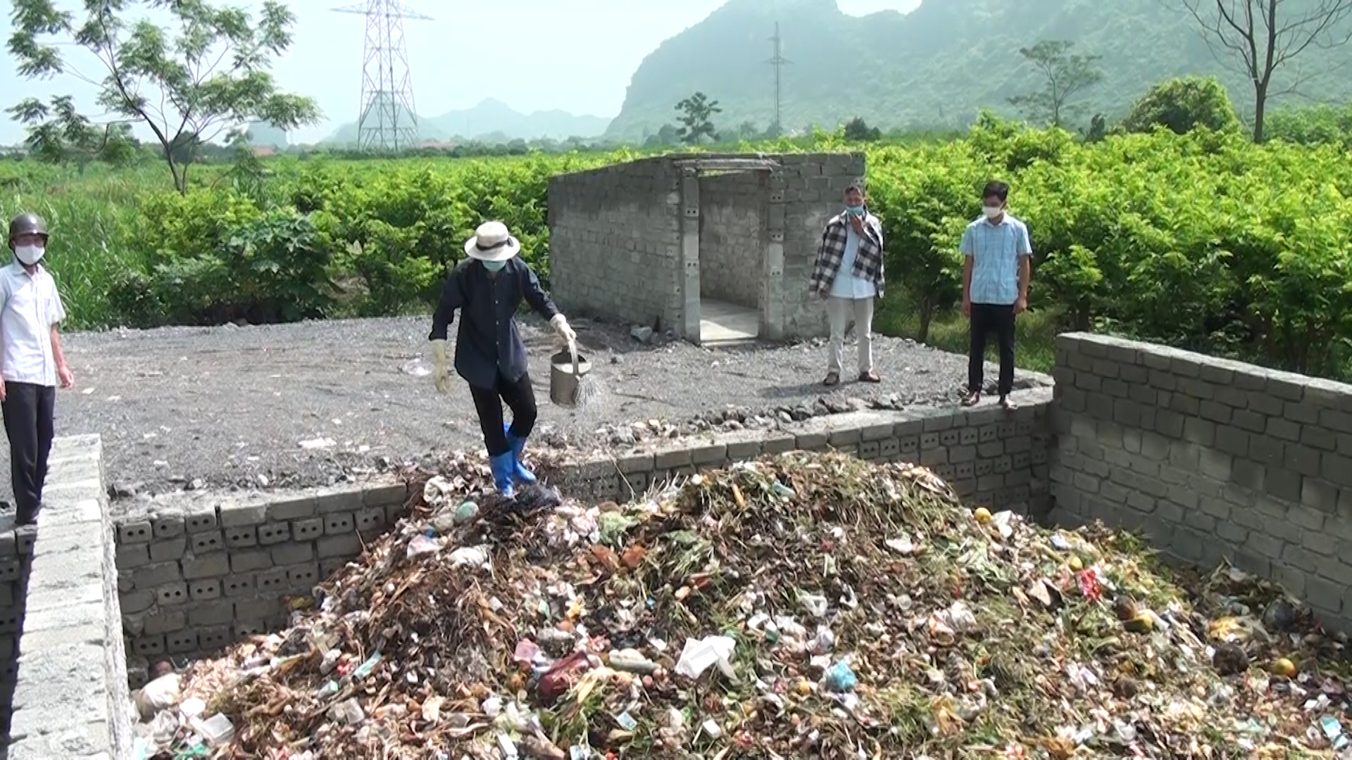 Quy trình ủ rác hữu cơ bằng chế phầm sinh học tại TT Ba Sao.jpg