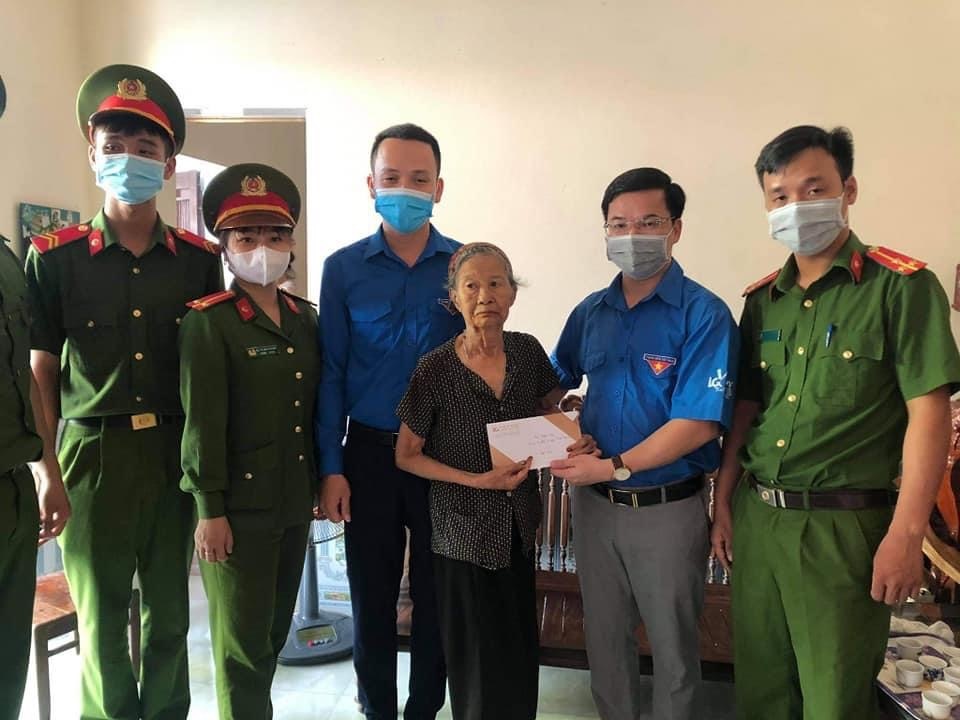 Chi đoàn Côngan huyện phối hợp tổ chức thăm tặng quà dịp 27-7 tại xã Nguyễn Úy.jpg