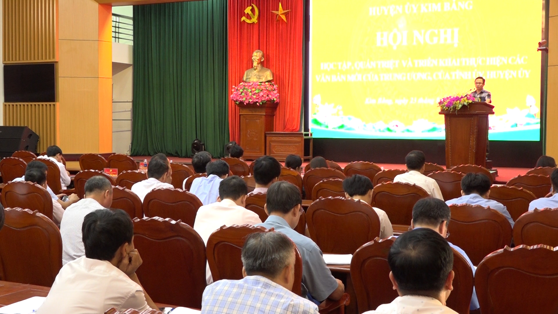 hôi nghi hoc tâp, quan triêt, triên khai cac văn ban mơi cua trung ương, cua tinh uy, huyên uy.. (3).jpg