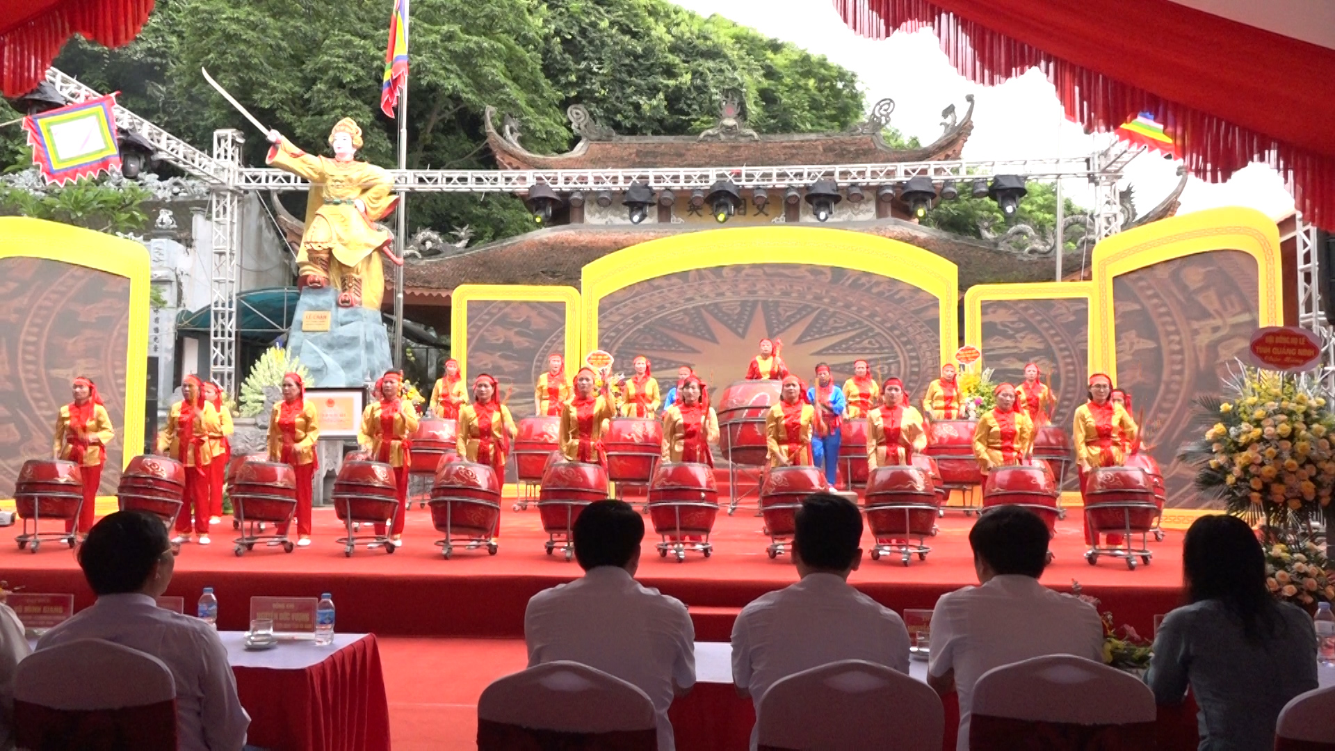 lê -on nhân b-ng di tich lich s- c-n c- -ia lat s-n...- tiêt muc trông hôi tai buôi lê.jpg