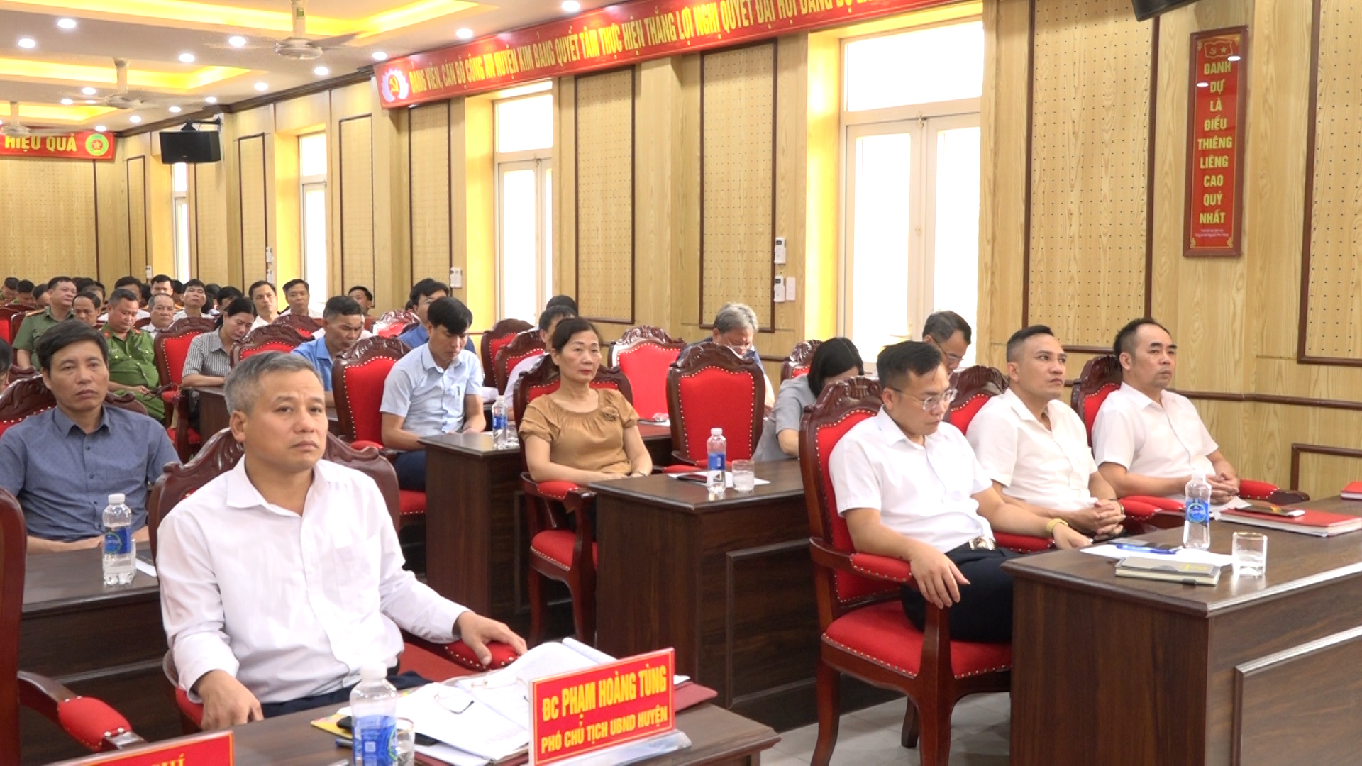 hôi nghi sơ kêt đanh gia kêt qua thưc hiên đê an 06 6 thang đâu năm 2023..- cac đai biêu dư hôi nghi (1).jpg