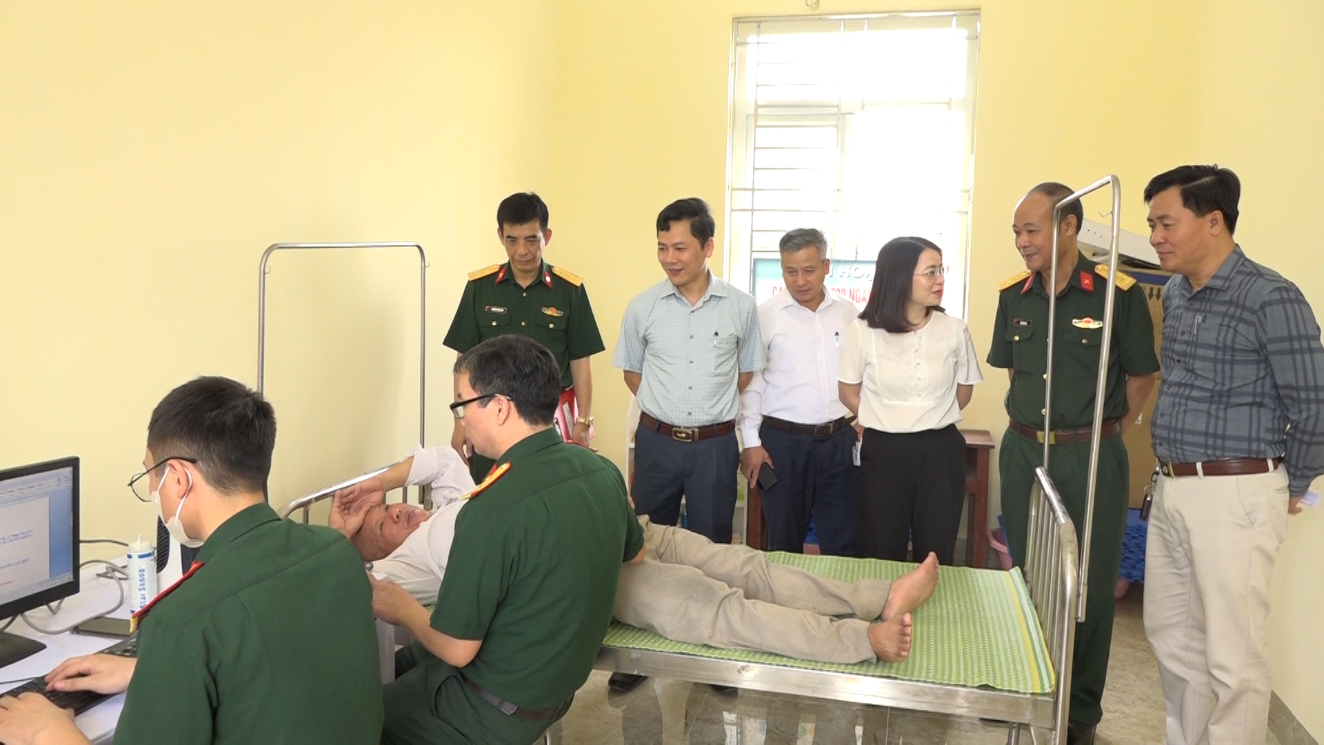 ban chqs kim bang kham bênh, tư vân sưc khoe, câp thuôc miên phi cho gia đinh chinh sach xa tân sơn.jpg