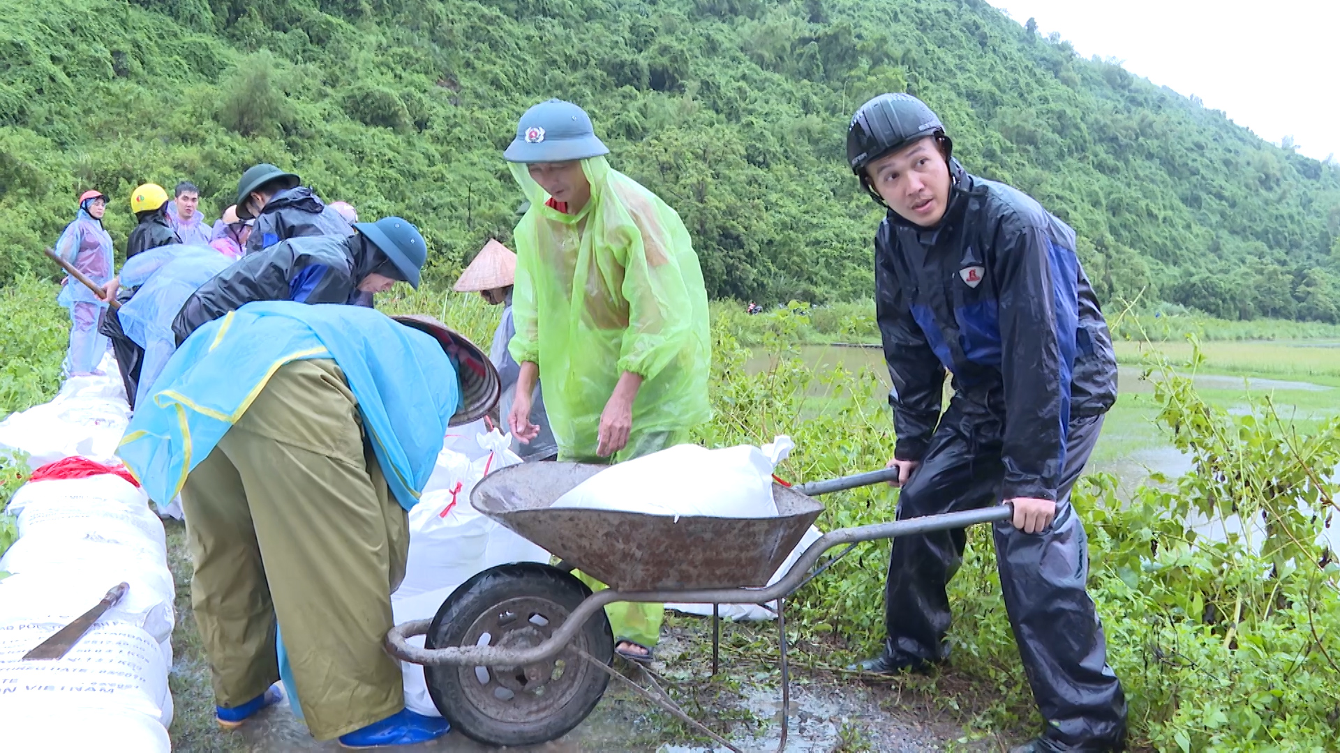 kim bang khăc phuc sư cô tran đê bôi tai xa liên sơn.jpg