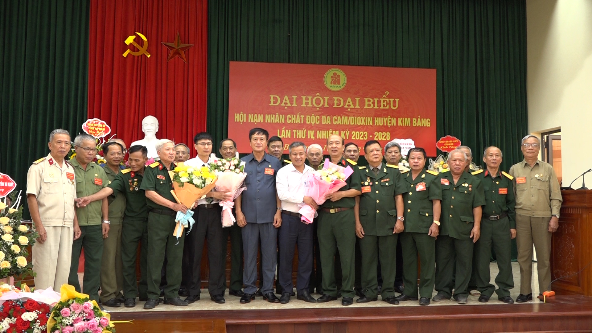 ban chấp hành khóa mới ra mắt Đại hội.jpg