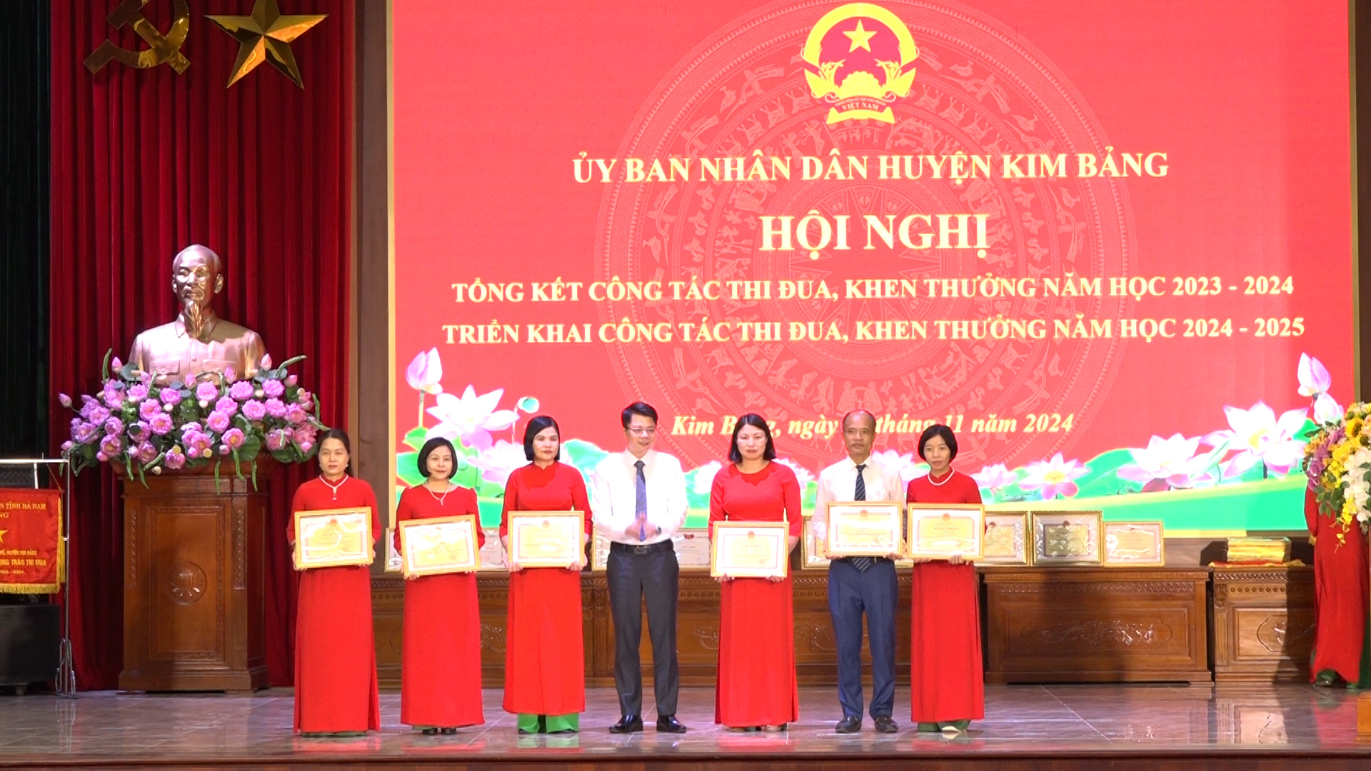 hôi nghi tông kêt công tac thi đua khen thương năm hoc 2023 - 2024.jpg