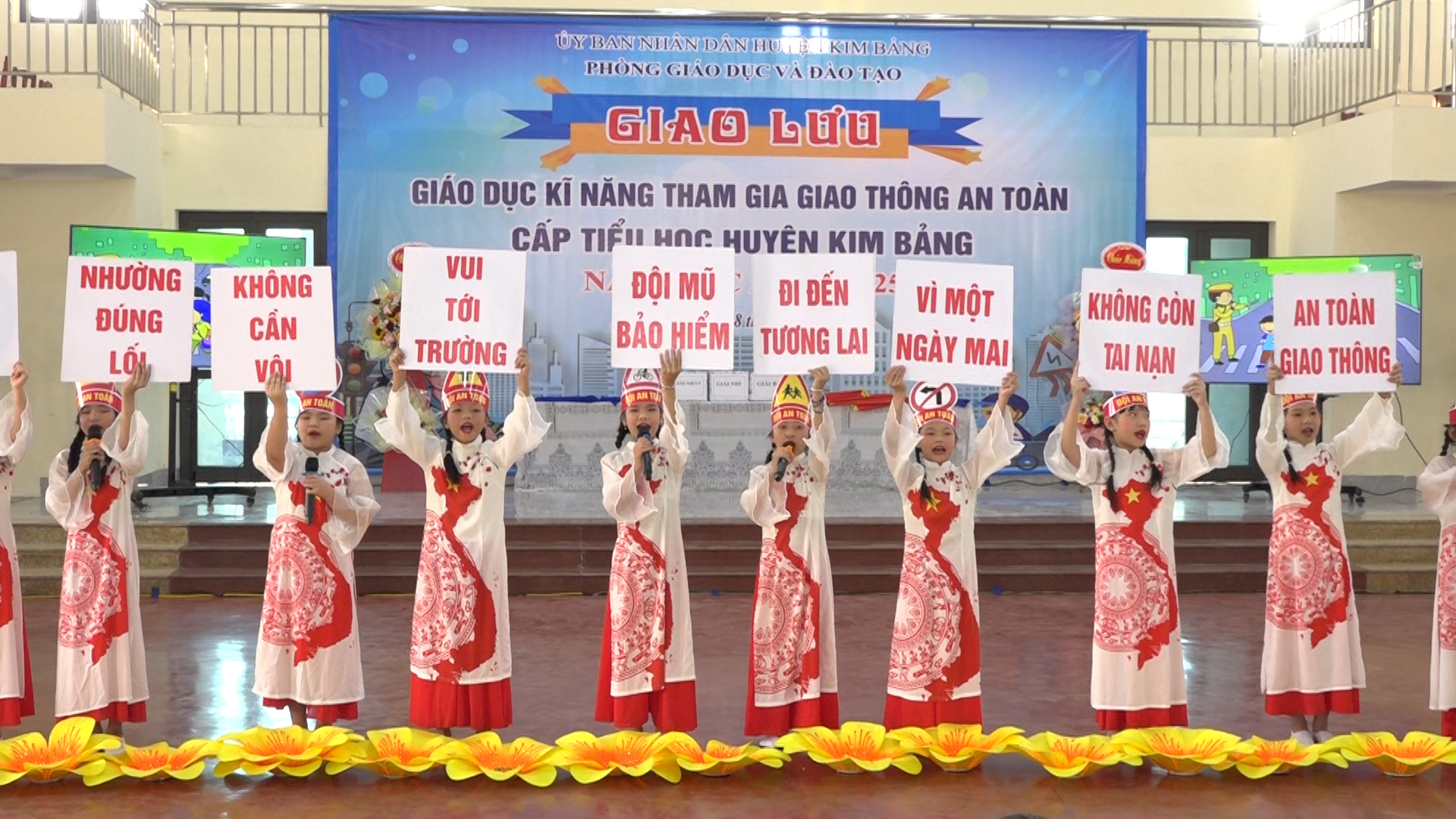 giao lưu giao duc ky năng tham gia giao thông an toan câp tiêu hoc.jpg