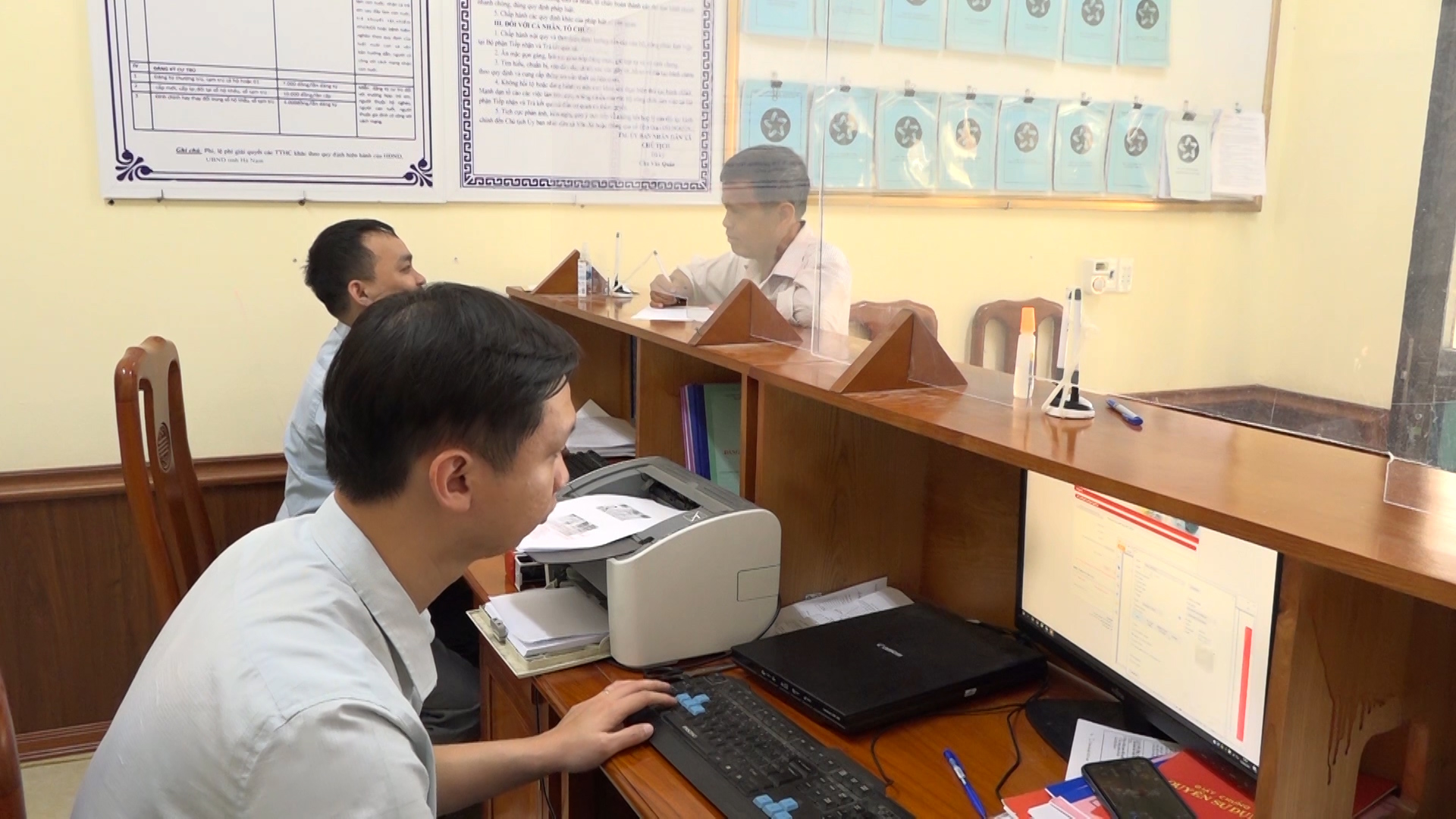 Bộ phận tiếp nhận Giải quyết thủ tục hành chính xã Văn Xá.jpg