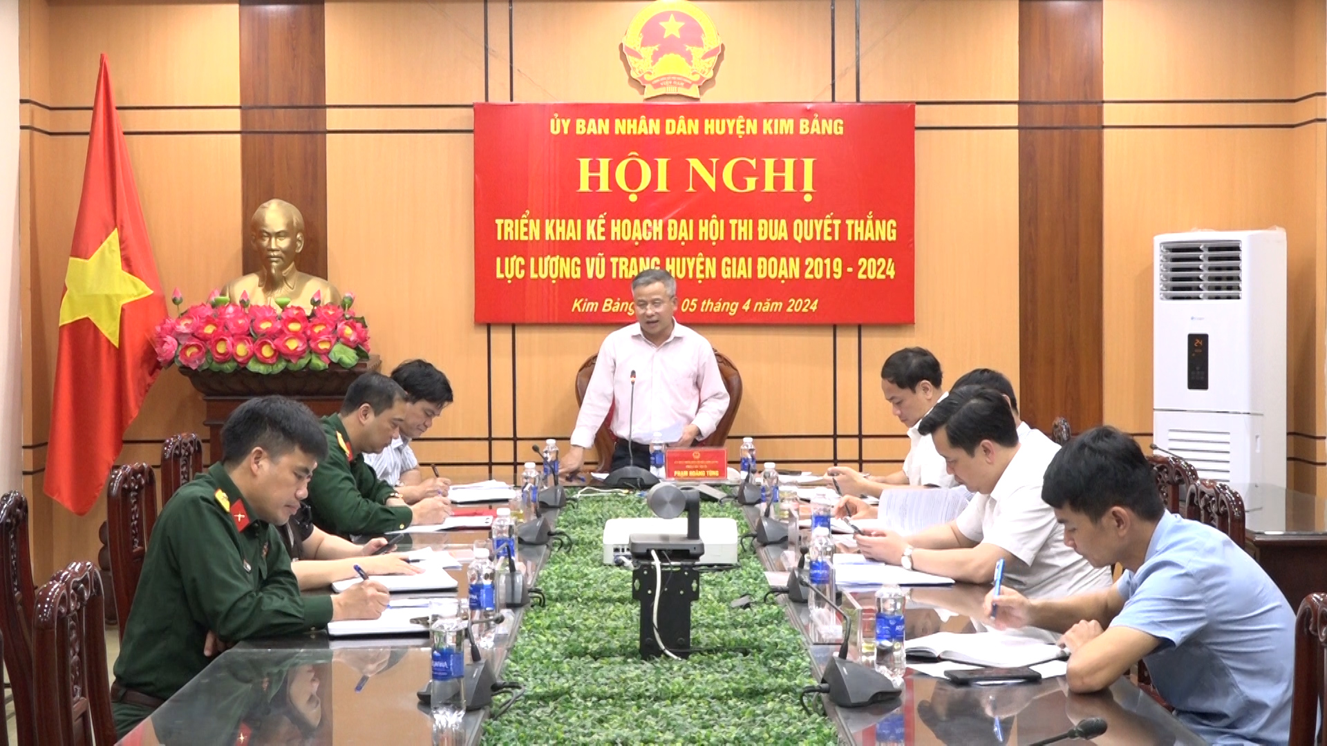 hôi nghi triên khai kê hoach đai hôi thi đua quyêt thăng LLVT huyên.jpg