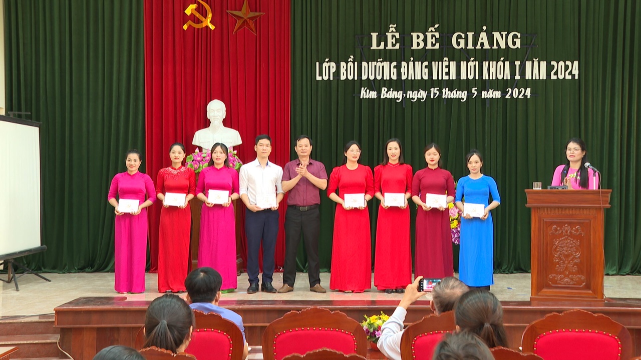 các cá nhân được khen thưởng.jpg