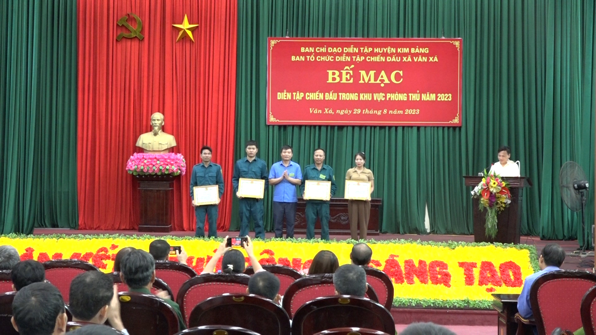 xa văn xa bê mac diên tâp chiên đâu phong thu năm 2023- lđ xa trao thương cho cac ca nhân (3).jpg