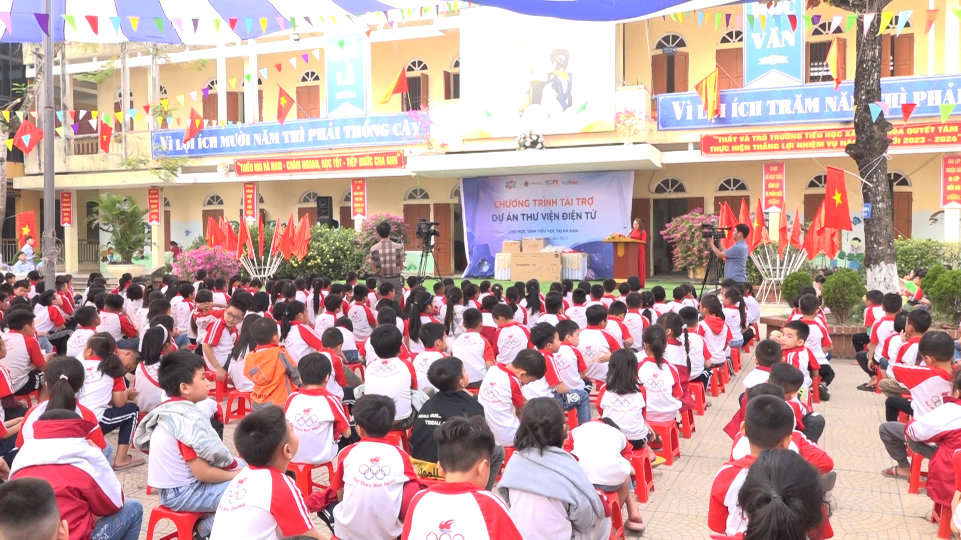 sơ giao duc ha nam tô chưc tai trơ dư an thư viên điên tư tai trương tiêu hoc đông hoa.jpg