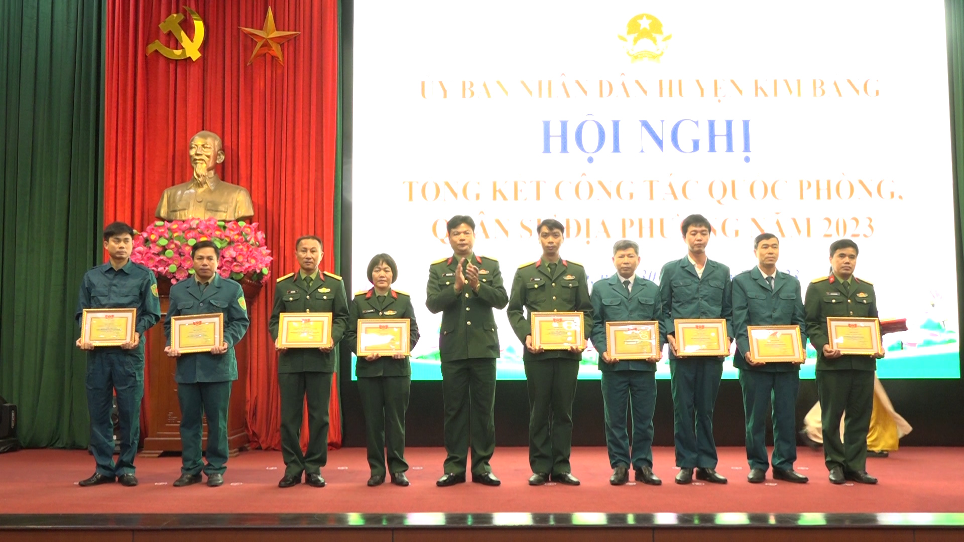 kim bang tông kêt công tac quôc phong quân sư đia phương năm 2023..- lđ tinh đôi trao thương tai hôi nghi.jpg