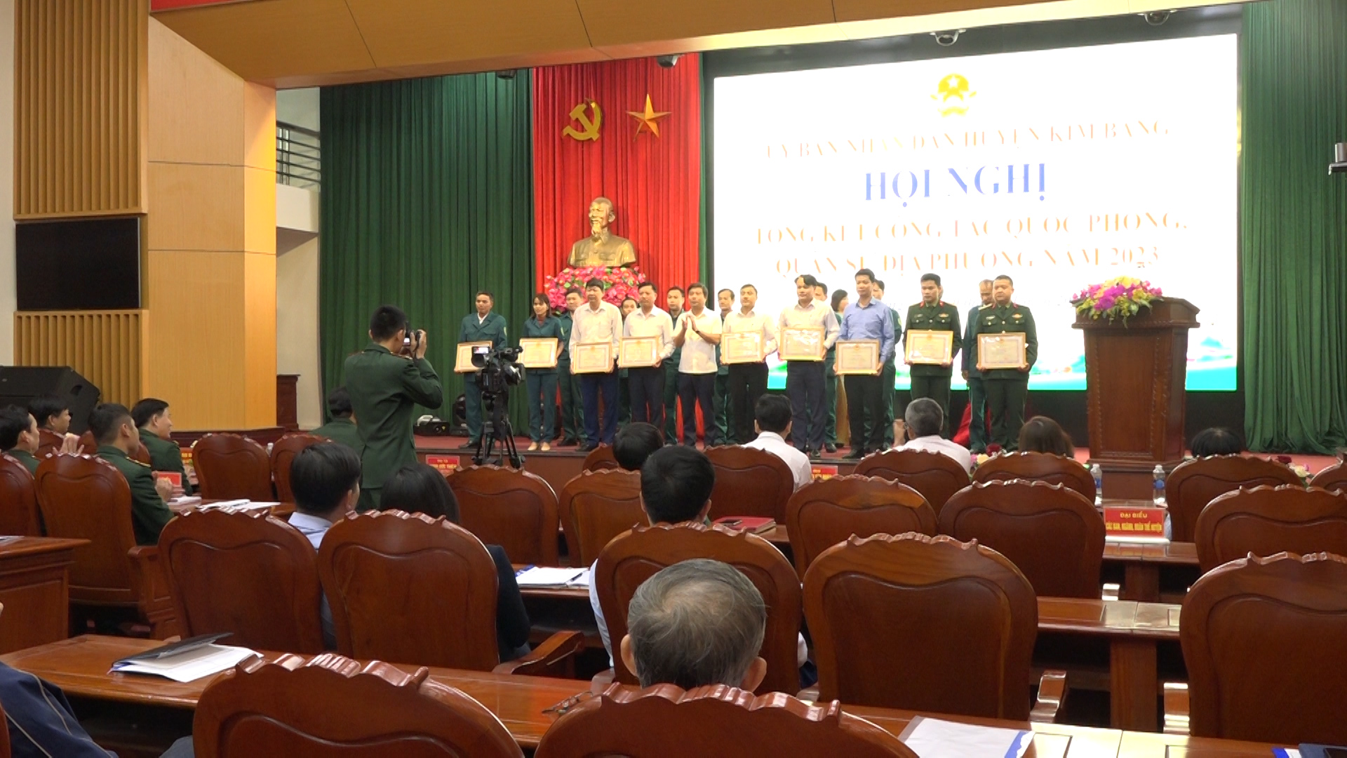 kim bang tông kêt công tac quôc phong quân sư đia phương..- lđ huyen trao thương tai hôi nghi.jpg